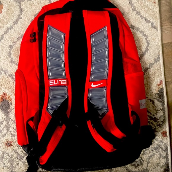 Red Nike elite bag - Picture 1 of 3